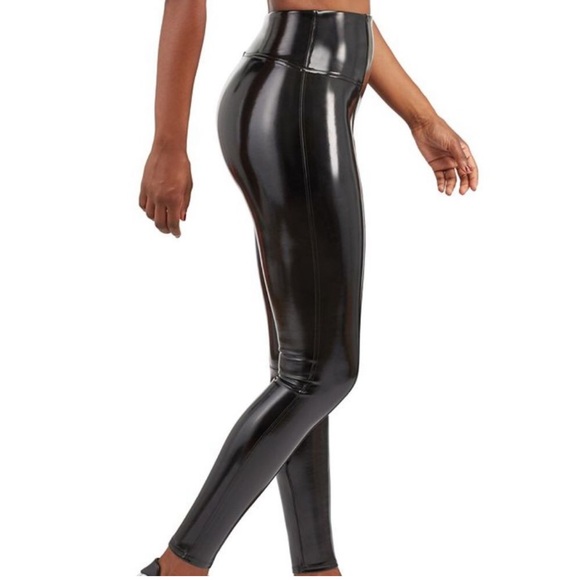 SPANX Pants - ⭐️Spanx Faux Patent Leather Leggings Large Shiny Classic Black⭐️